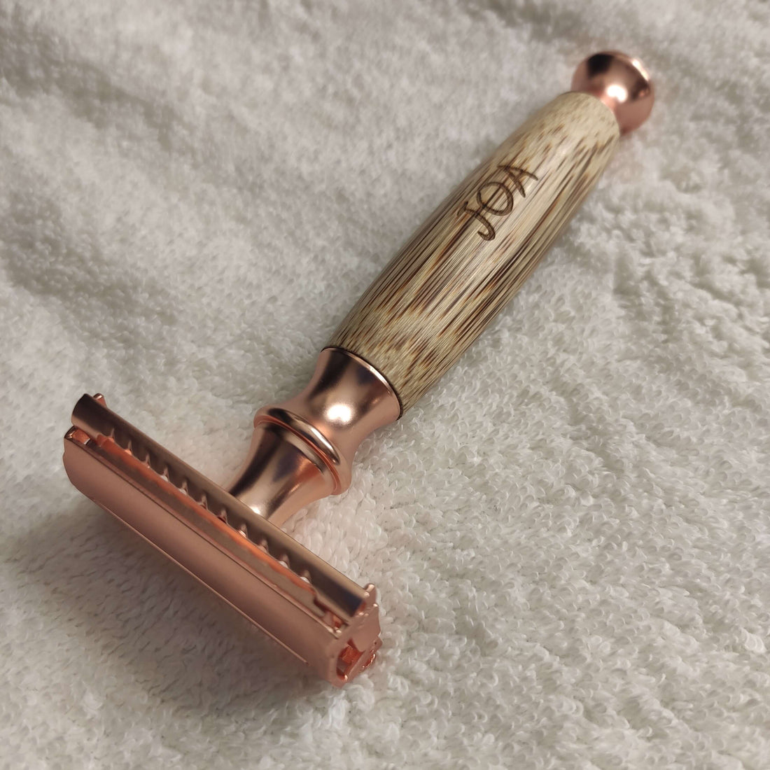 The Art of Using a Safety Razor: A Comprehensive Guide with Joa Cosmetics