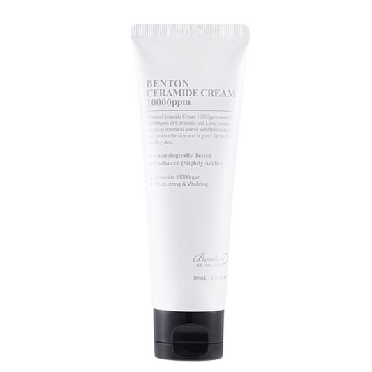 The facial moisturiser with ceramides protects skin's natural barrier and prevents moisture loss.