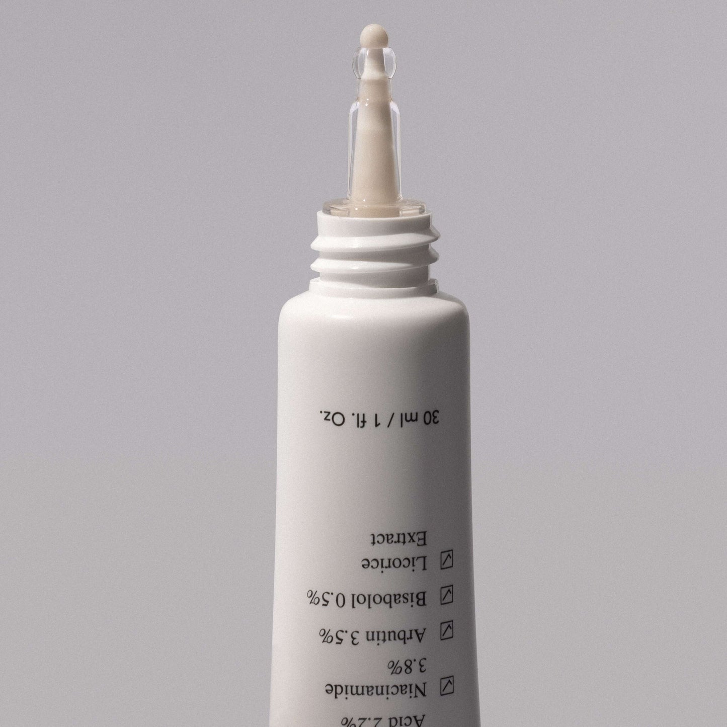 Treatment for dark spots and hyperpigmentation with tranexamic acid and liquorice. Perfect for fading and preventing skin blemishes.